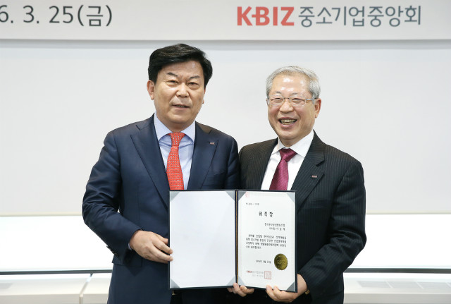 산업위원회 위원장 위촉식 014.jpg (8×10=1).jpg